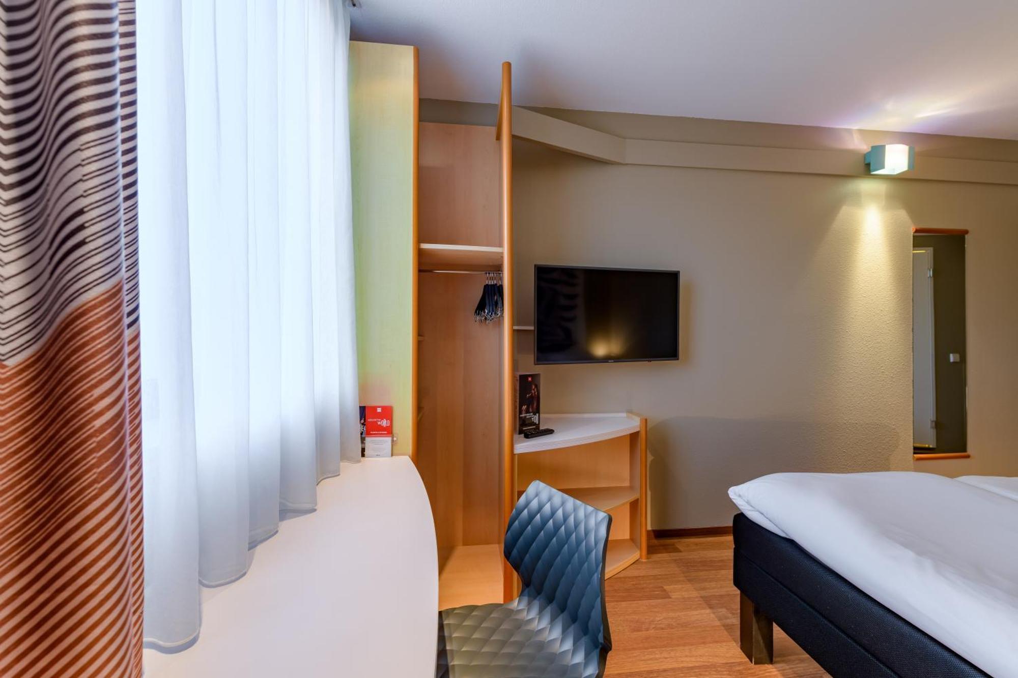 Ibis Hotel 2*
